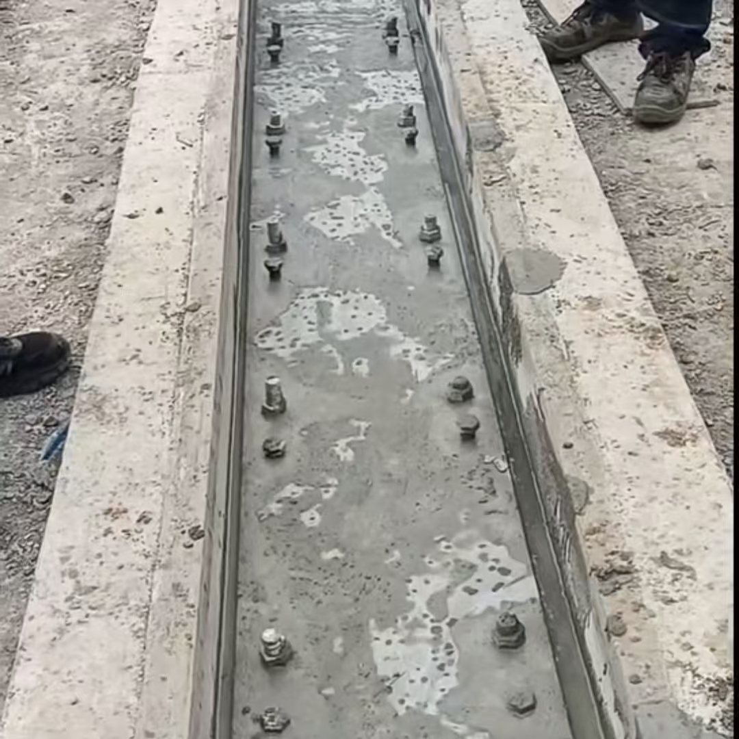 秦皇岛港口码头起重机龙门吊重型机械设备稳固用早强快凝轨道胶泥